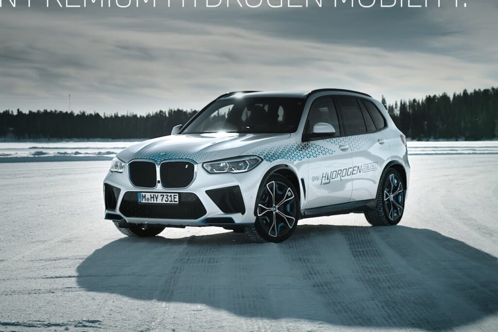 BMW iX5 Hydrogen front three quarter live image 1024x682 1